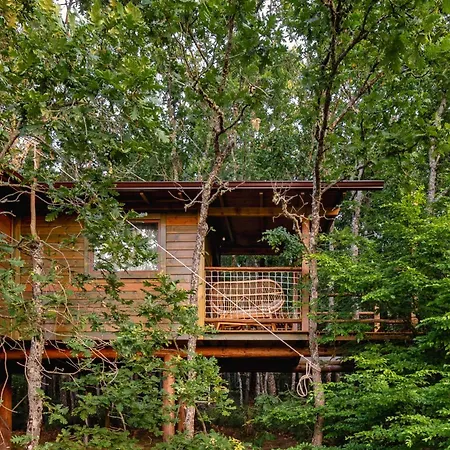 Agramada Bed & Breakfast 4*